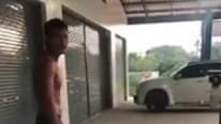 ชายแปลกหน้า!!! ใส่ กกน. ตัวเดียวมาขอมีอะไรกับสาวถึงหน้าบ้าน