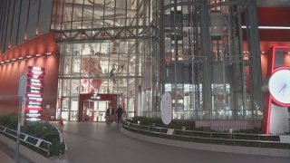 สุดสะเทือนใจกลางโอซาก้า เด็กม.ปลาย กระโดดตึกฆ่าตัวตาย แต่ลงมาถูกนศ.สาวข้างล่างเสียชีวิตไปด้วย