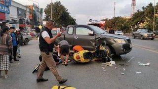 กะบะเลี้ยวตัดหน้าชนสองแม่ลูก