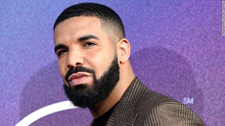 Drake กำลังขายเทียนหอมที่มีกลิ่นเหมือน... Drake