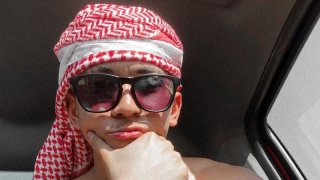 หนุ่มดูไบ อวดหุ่นล่ำกระทบแดด เซ็กซี่สุดๆ..เห็นแล้วอยากเป็นอูฐให้ขี่เลย