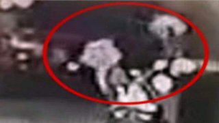 รวบแล้ว!! 2 เกย์คู่ขา อุ้มศพยัดท้ายรถเก๋ง​ ทิ้งข้างตึก​ หลังปาร์ตี้เสพยา​ ทำหนุ่มประกันช็อกตาย