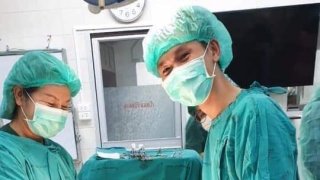 หมอสูติฯ ทำคลอดภรรยาตัวเอง ปล่อยมุกฮา เอาเข้าเอง ก็เอาออกเอง