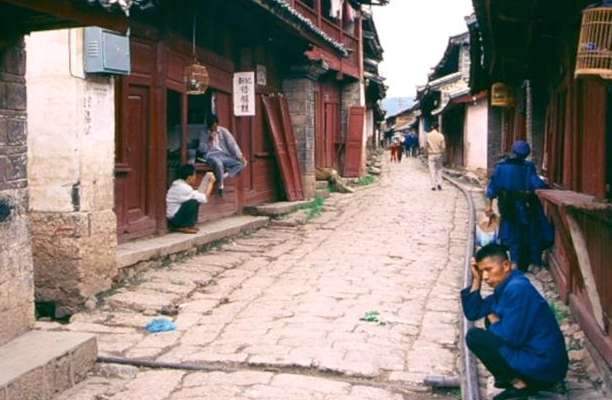 8 ภาพเมืองลี่เจียงในวันก่อนเกิดแผ่นดินไหวปี 1995