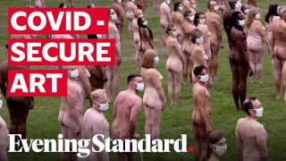 เปลือยทุกส่วน ยกเว้นหน้ากากอนามัย