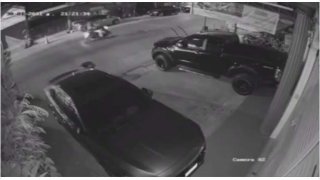 ขับส่ายไปมาเหมือนมีอาการเมา ขับส่ายไปมาจนเกิดอุบัติเหตุ คนขี่ต้องผ่าตัดกราม ส่วนเด็กก็มีแผลทั้งตัว