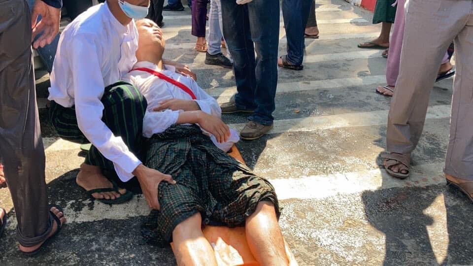 R.I.P นักศึกษาชาวพม่าถูก ตร.พม่ายิงที่ศีรษะ เสียชีวิตแล้ว
