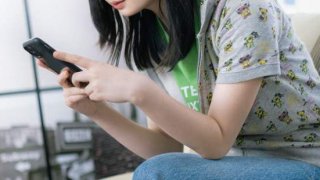 หญิงวัย 21 ถูกจับในข้อหาส่งภาพเปลือย ให้หญิงอายุ 70