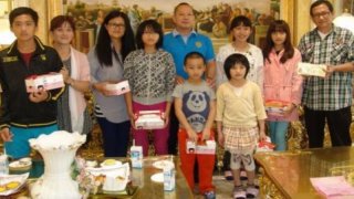 เศรษฐีมีลูกเมีย 34 คน เปิดบ้านหรู 8 ชั้น อยู่ด้วยกันหมด