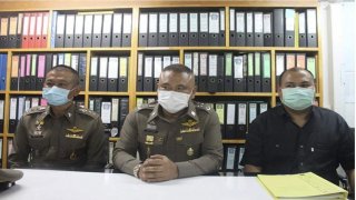 ตร.ฟันธง!! ภาพจากกล้องวงจรปิด นศ.หนุ่มปาดคอฆ่าตัวตายเอง