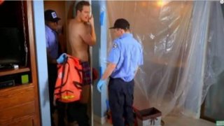 หวิดต้องตัดหำ คู่รักอยากลองเล่นรักผ่านรูลูกบิดประตู