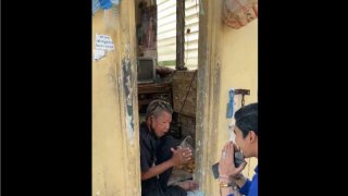 หนุ่มเห็นลุงนั่งอยู่ในป้อมยาม บอกมีเงิน 20 บาท จึงมอบเงินช่วยเหลือให้ 3 พันบาท