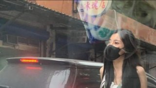 เปิดวาร์ป สาวขายดอกไม้แยกไฟแดง สวยทะลุแมสก์ สวยระดับเน็ตไอดอล