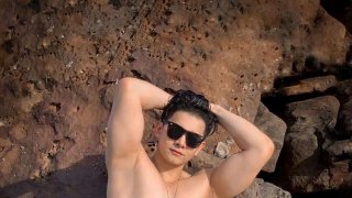 Aoffy Pittaya หนุ่มหล่อขาวใส ใจกล้า งัดของเด็ดโชว์กล้อง