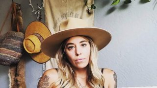 แก้ผ้าปีนผา ศิลปะแนวใหม่