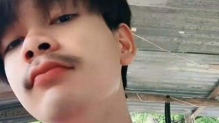 ชาวเน็ตด่ายับ หนุ่มสุดภูมิใจ โชว์รอยดูดเต็มคอ (คลิป)