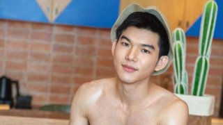 ภาพเด็ดนายแบบสามขา ขาใหญ่มาก!!