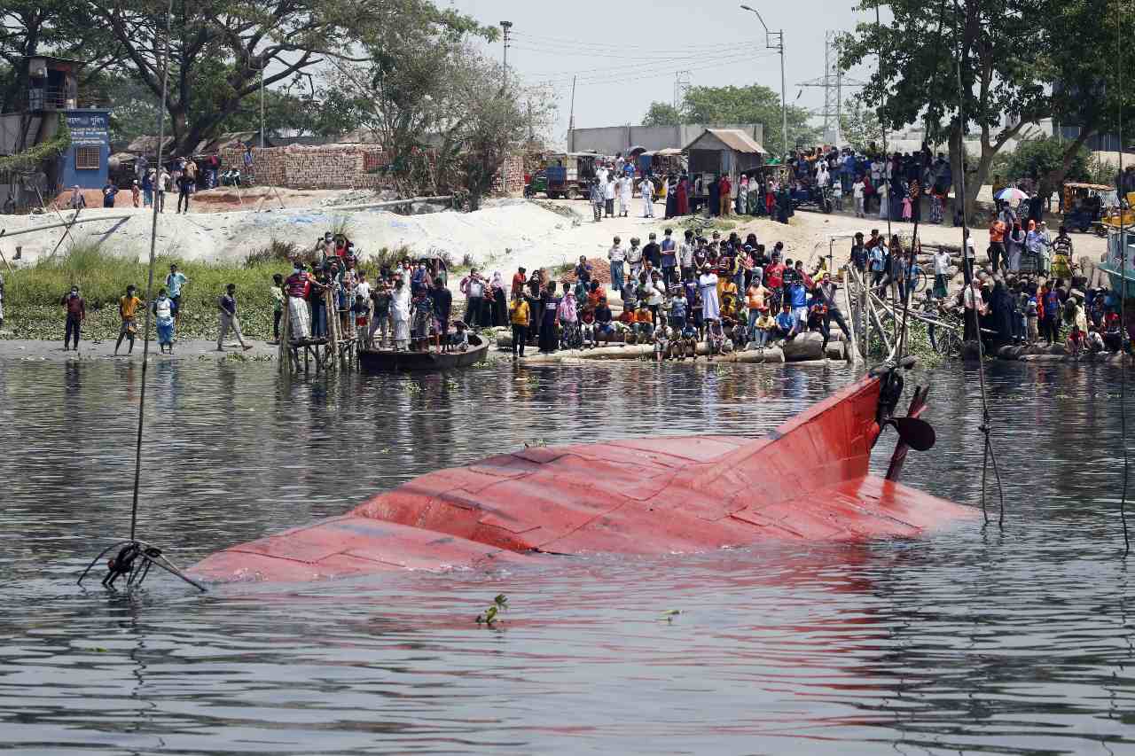 เกิดเหตุเรือล่ม ในบังกลาเทศ เสียชีวิต 26 ราย