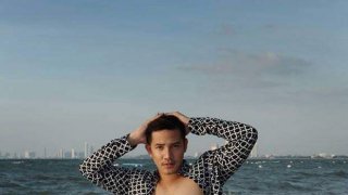 ดาราหุ่นเข้ม รอน ภัทรภณ หนุ่มหล่อกล้ามแน่น แซ่บสยิวตอนรับวัย 31 ปี