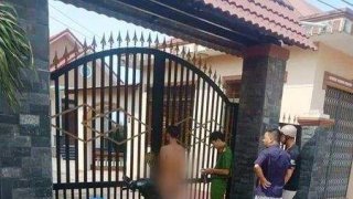 หนุ่มแก้ผ้าเปลือยหน้าบ้านสาว..จะยืนโทงเทงแบบนี้ จนกว่าผู้หญิงจะยอมแต่งงานด้วย