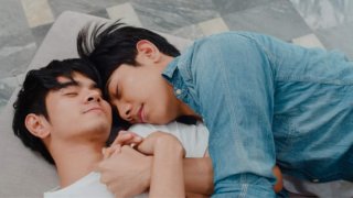 เช็คด่วน !! ใครสงสัยว่าตัวเองชอบเพศเดียวกันหรือเป็นเกย์หรือป่าว?