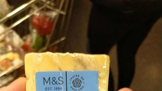 พ่อค้ายาชาวอังกฤษถูกจับเพราะ "ชีส"