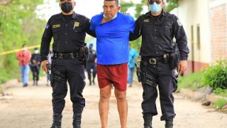 บุกค้นบ้านอดีตตำรวจซุกศพนับสิบ ที่ต่างประเทศ