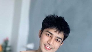 ดิว กฤตพัฒน์ หนุ่มหล่อเป้าตุง หุ่นแซ่บ ขวัญใจแอคเค่อในทวิต