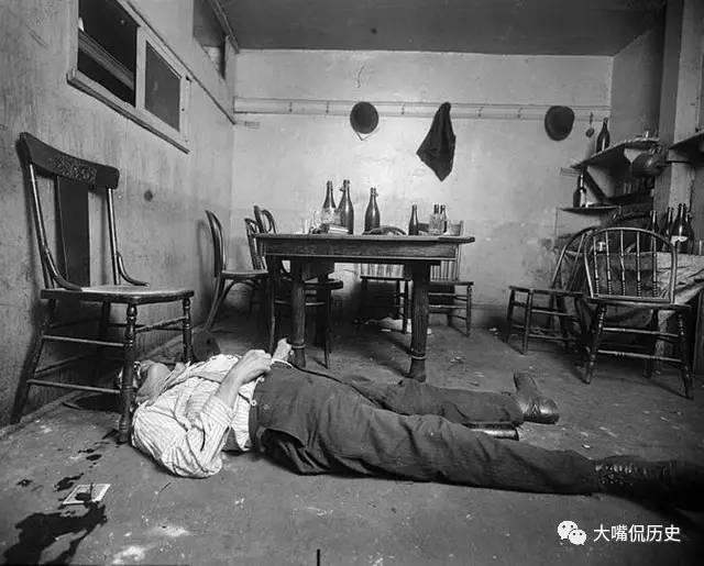 นี่ไม่ใช่การถ่ายทําภาพยนตร์! 14 ภาพจริงถ่ายในที่เกิดเหตุฆาตกรรมเมื่อ 100 ปีที่แล้ว