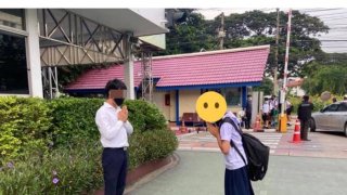 ครู รร. ดังย่านลาดพร้าว แอบถ่ายนักเรียนแล้วใส่แคปชั่นลามก