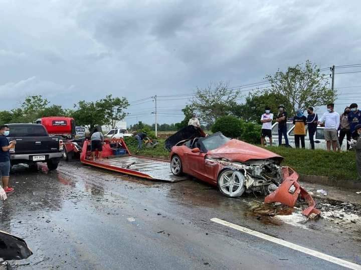 อุบัติเหตุ เก๋งBMW Z4 ชนกับรถเก๋ง ซูซูกิ สวิฟ มีผู้เสียชีวิต 2 ราย