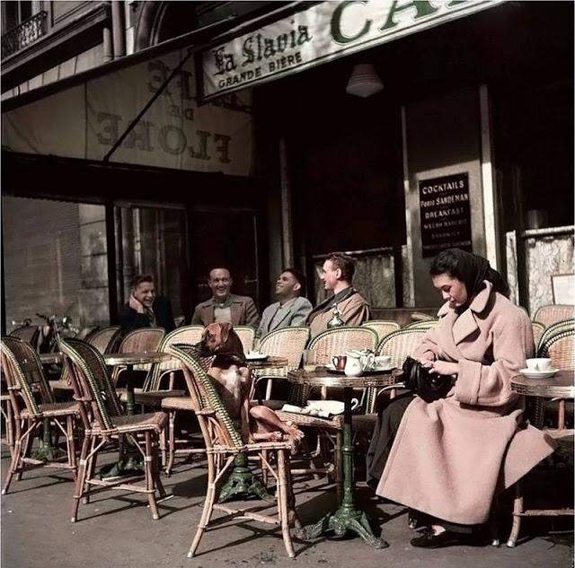 ร้านกาแฟอายุ 100 ปีในกรุงปารีส Flora Cafe