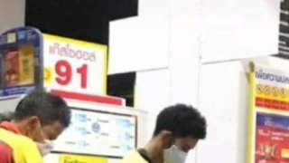 สาวไปเติมน้ำมัน ถึงกับกำเดาไหล เมื่อเจอชายคนนี้ (มีคลิป)