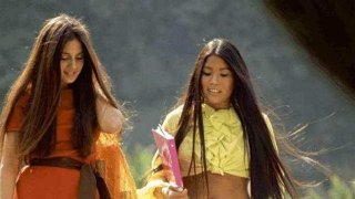 มหาวิทยาลัยอเมริกันในปี 1960 คิดไม่ถึงว่าผู้หญิงมัธยมปลายอเมริกันจะทันสมัยขนาดนี้