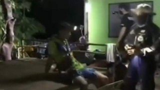 สาวกรี๊ด!! หนุ่มโรคจิตย่องเบา แอบนั่งชักว้าว กลางบ้าน