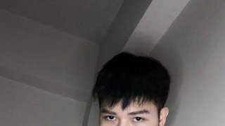 เบนซ์ พงษอนันต์ สุดยอดนายแบบงานดี ซิกแพคแน่นน่าลูบ