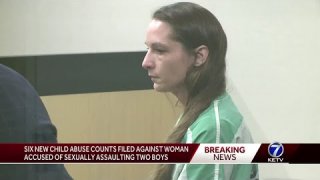 คุณแม่มะกัน โดนสั่งจำคุก 100 ปี ฐานละเมิดเพื่อนลูก