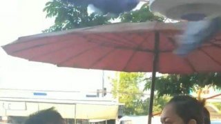 แม่เดือด! โรคจิต แอบจับก้นลูกสาว เจอฟาดรัวๆไม่ยั้ง