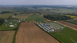 อังกฤษจัดเทศกาลเซ็กซ์หมู่เย้ยโควิด