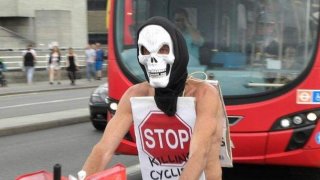 นักปั่นจักรยานมีแผน "ขี่จักรยานเปลือยกาย " เพื่อประท้วงความปลอดภัยของนักปั่นจักรยานในเดือนหน้า