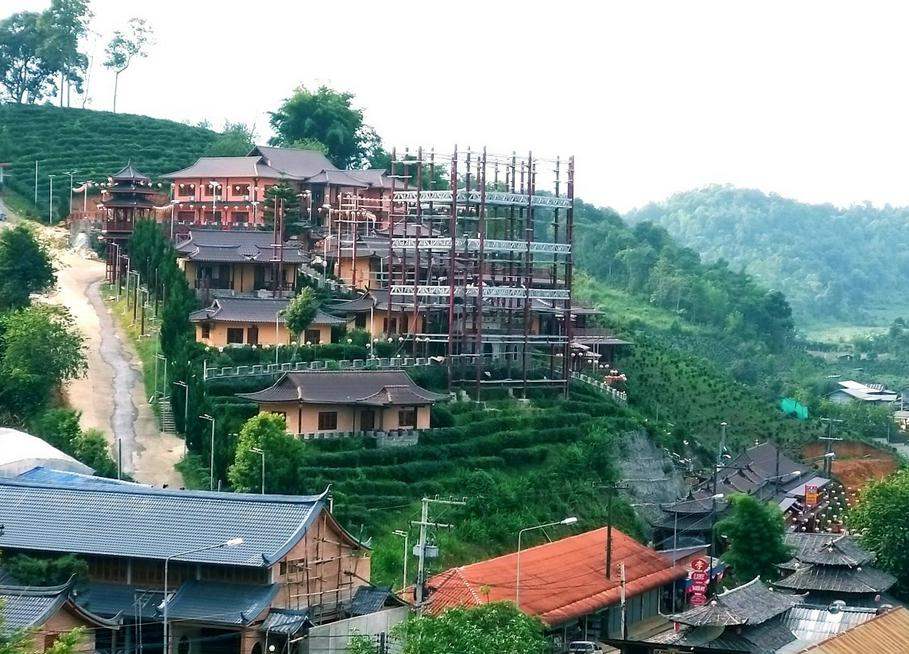 หมู่บ้านแม่ฮ่องสอน สร้างหอคอยขึ้นแบบนี้ หมดกันความสวยงาม