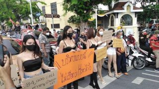 หนุ่มๆกำเดาไหล หลังเห็นม็อบนี้ ออกมาประท้วง