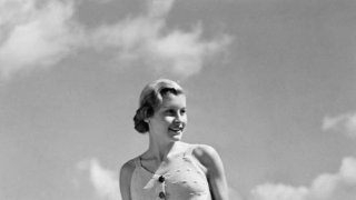 นางแบบชาวเยอรมันในช่วงทศวรรษที่ 1930 สวมชุดฤดูร้อนที่สวยงาม