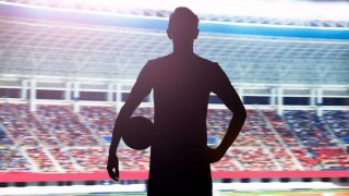 สตาร์พรีเมียร์ลีก วัย 31 ปี ถูกจับกุมในข้อหา 'ล่วงละเมิดทางเพศเด็ก' หลังสโมสรสั่งพักงานเขาไม่มีกำหนด