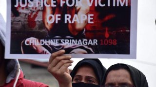 รุมข่มขืนสาว แก้ผ้ามัดไว้กับเสาไฟฟ้า ในคดีอาชญากรรมทางเพศสุดสยอง