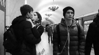 คู่รักในรถไฟใต้ดินที่มอสโก