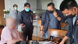 สืบสวน ตม.1 รวบ "บิล เกตส์ แห่งวงการหนังโป๊ออนไลน์" ฐานฉ้อโกงเจ้าหนี้กว่า 70 ล้าน