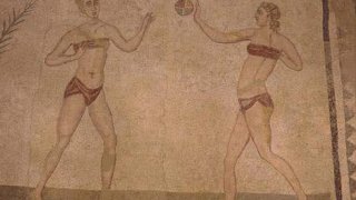 วิวัฒนาการของบิกินี่ อันที่จริง บิกินี่มีมานานแล้ว