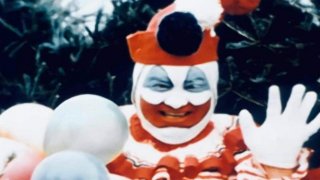 ภาพใต้ถุนบ้านของ ฆาตกรต่อเนื่อง John Wayne Gacy กับศพเด็ก 29 คน