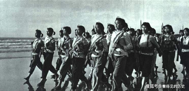 ภาพถ่ายปี 1970 กองทหารหญิงในการป้องกันชายฝั่งของฝูเจี้ยน